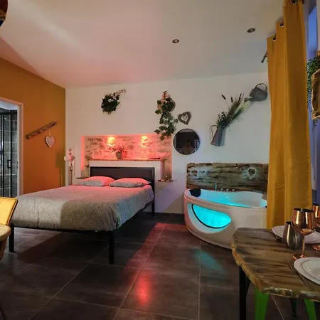 Place Carnot - équipé Avec Jacuzzi Proche Toutes Commodités Carcassonne