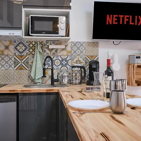 Place Carnot - équipé Avec Jacuzzi Proche Toutes Commodités * Carcassonne