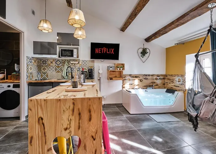 Appartamento Place Carnot - équipé Avec Jacuzzi Proche Toutes Commodités