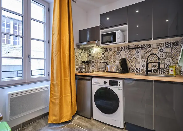 Place Carnot - équipé Avec Jacuzzi Proche Toutes Commodités