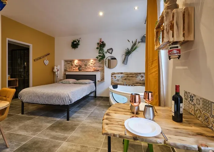 Appartamento Place Carnot - équipé Avec Jacuzzi Proche Toutes Commodités Carcassonne